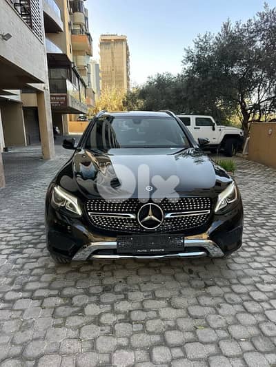 Mercedes GLC 300 4matic 2018 black on black (clean carfax-43000 miles)