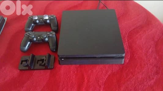 ps4 1tb(1000gb) 2 controllers 1 charging station