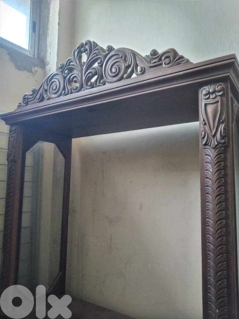 Vintage antique dining table, Vitrine and Dressoir 1