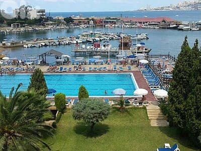 SPACIOUS CHALET FOR RENT IN AMWAJ,WITH TERRACE AND GAZON,(JOUR-136)