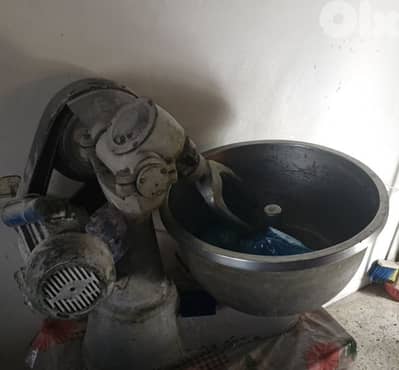 عدة فرن موجودة بل دامور