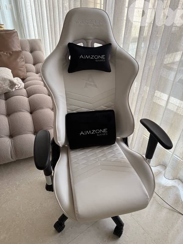 gaming chair white color only opened not used 2