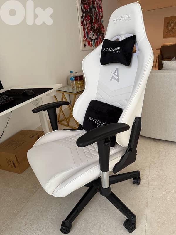 gaming chair white color only opened not used 3
