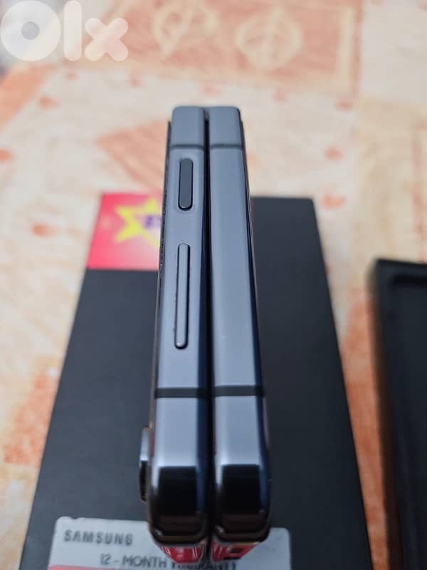 Samsung galaxy Z flip 5 1