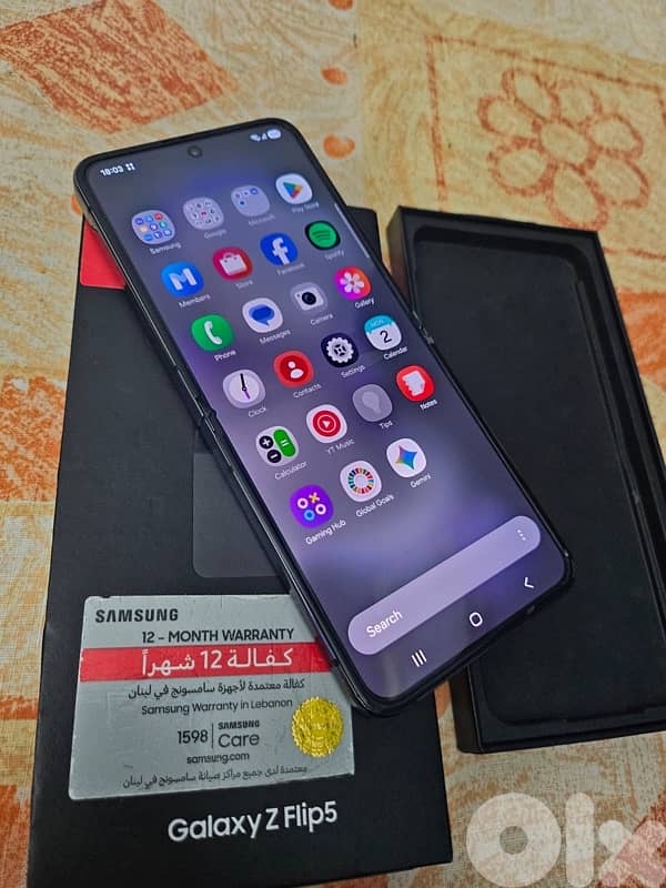 Samsung galaxy Z flip 5 8