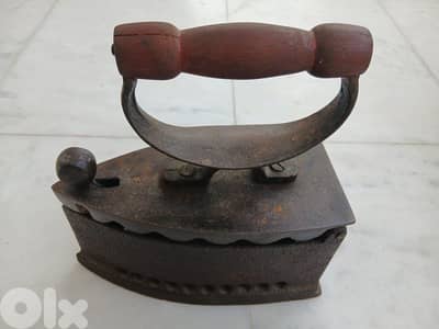 مكواة قديمة