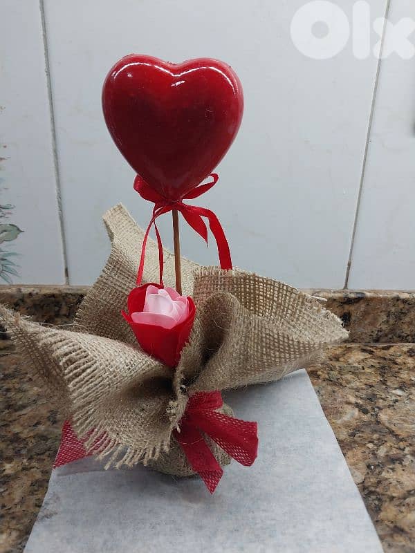 center piece for your valentine table arrangements 2