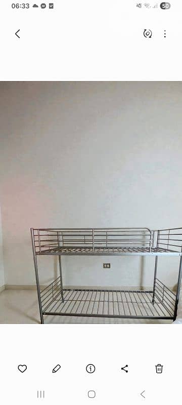 تختين فوق بعض اوروبي موجود كمية