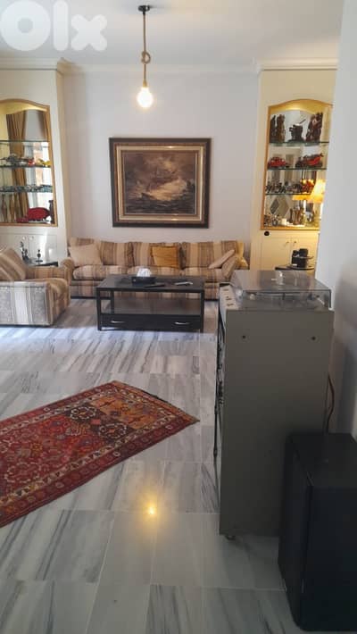 شقة مفروشة للايجار في الجميزة Furnished apartment for rent in Gemmayze