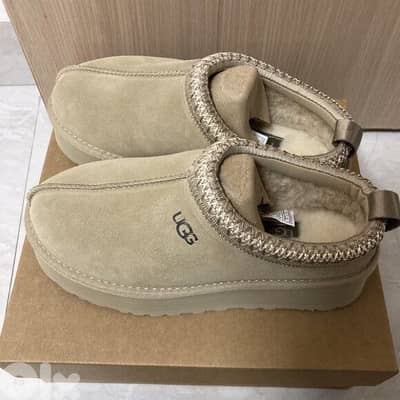 ugg taz sand color