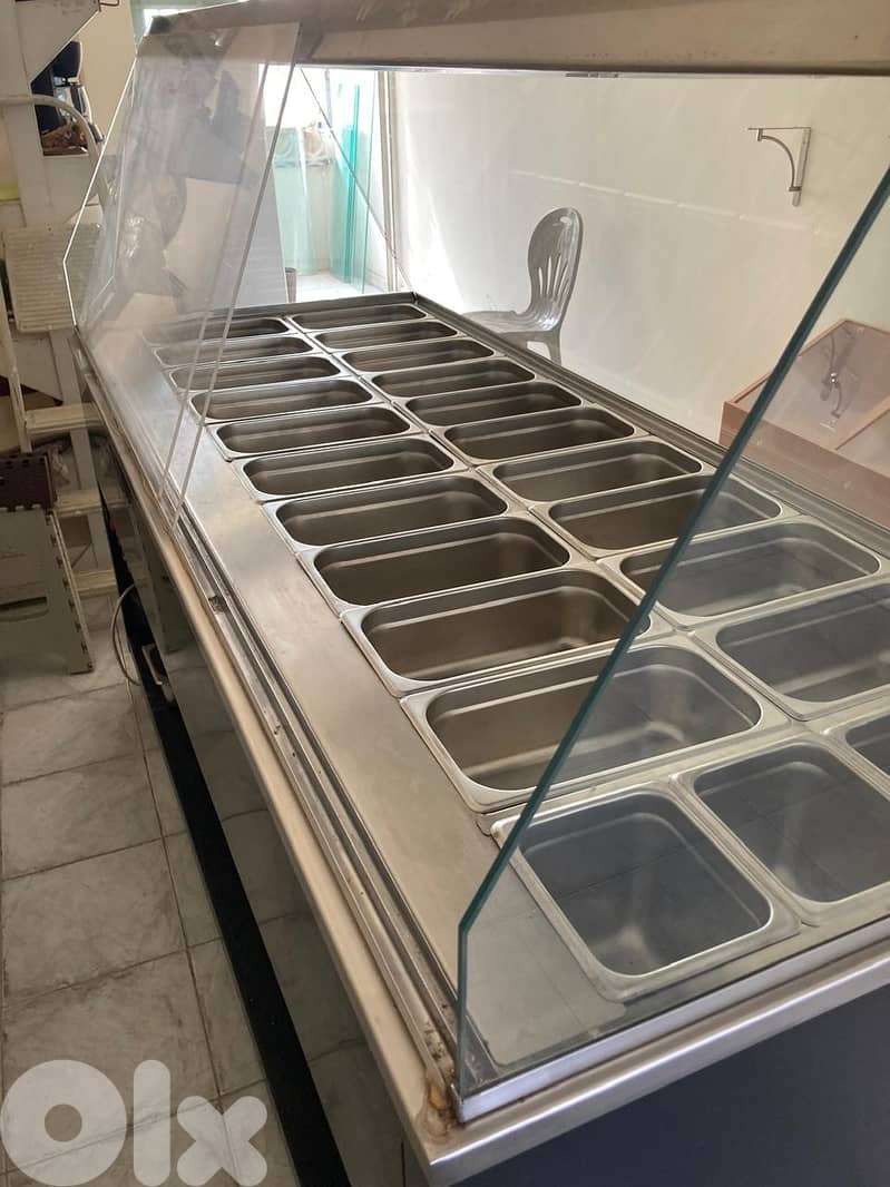 MACHINE THAT KEEPS FOOD WARM AND HOT 1