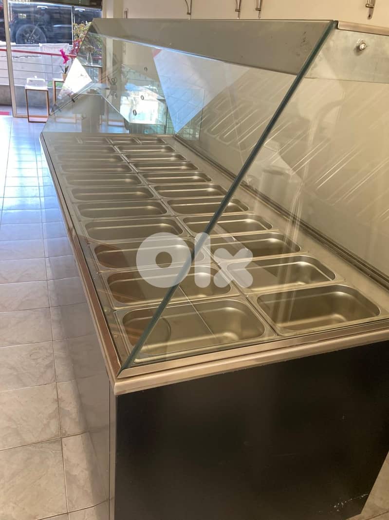 MACHINE THAT KEEPS FOOD WARM AND HOT 2