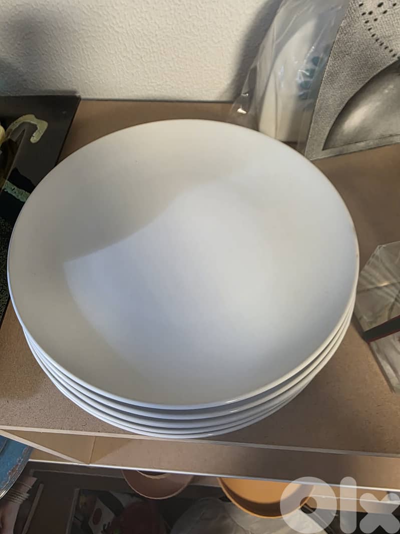 Diner plates, white and blue 1