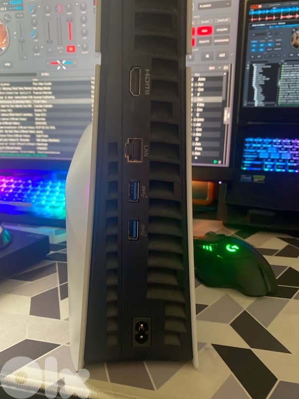 PS5 SLIM USED FOR 1 YEAR + ORIGINAL CONTROLLER 3