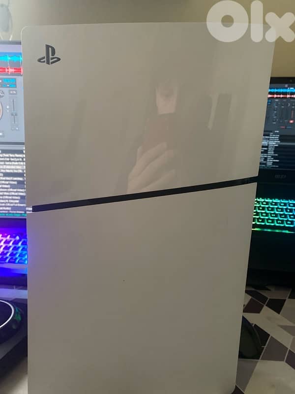 PS5 SLIM USED FOR 1 YEAR + ORIGINAL CONTROLLER 4