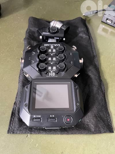 Zoom H8 8-Input / 12-Track Portable Handy Recorder + Rode NTG4 mic