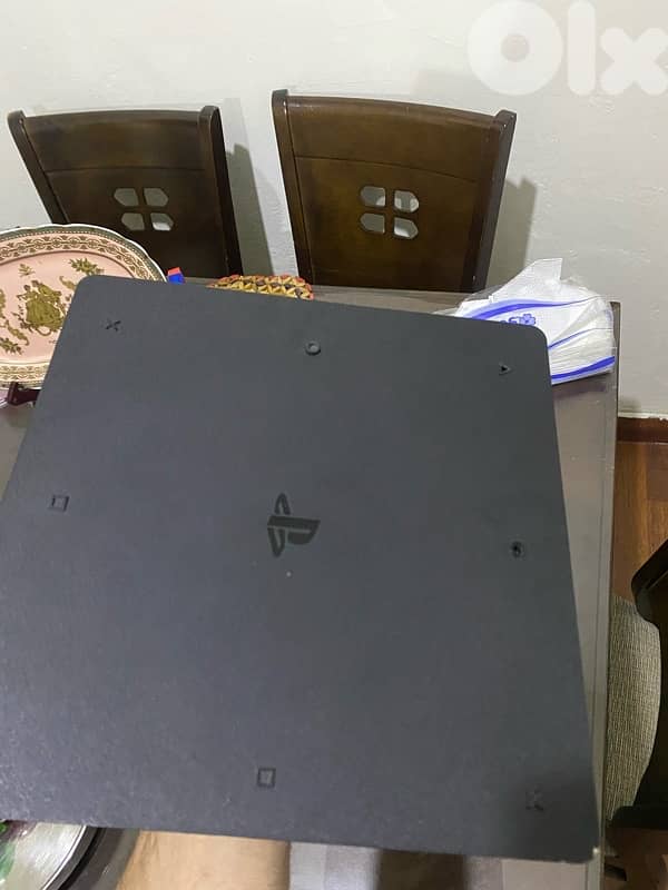 ps4 slim used but good condition 2