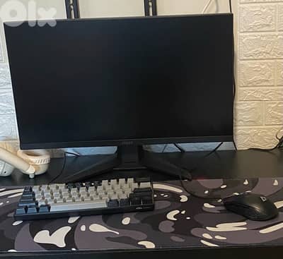 gaming monitor MSI with mechanical keyboard and gaming mouse