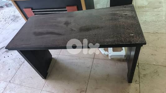 مكنب حالته وسط