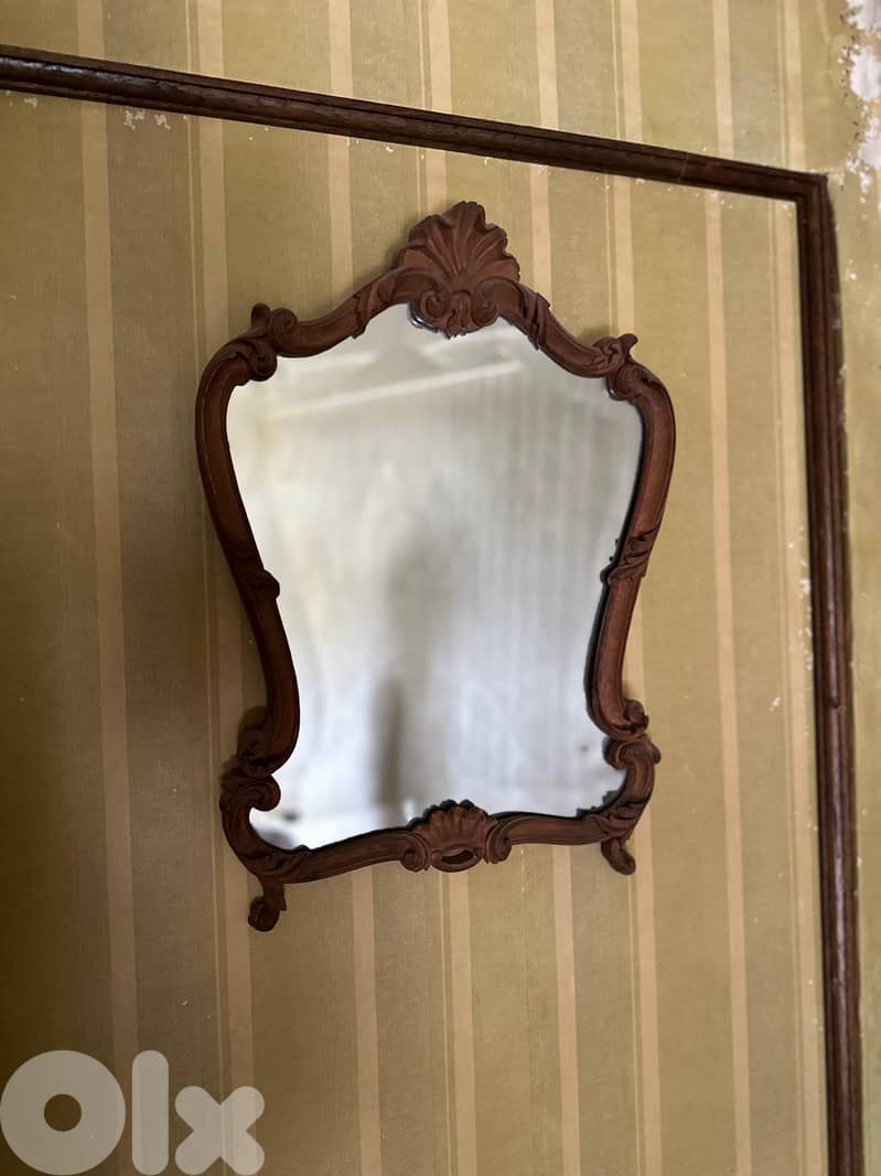 Dining Table + Matching mirror 1