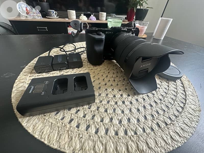 Sony ZV-E10 Camera + 18-135mm Lens + Complete Kit (like new condition) 2