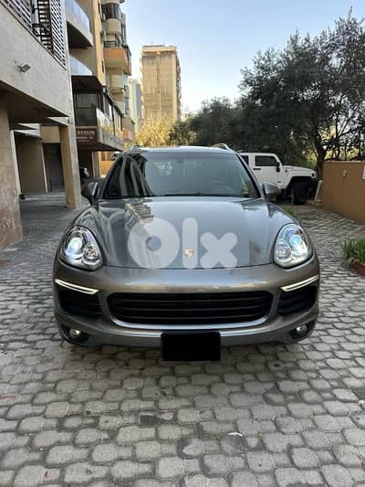 Porsche Cayenne 2016 gray on black