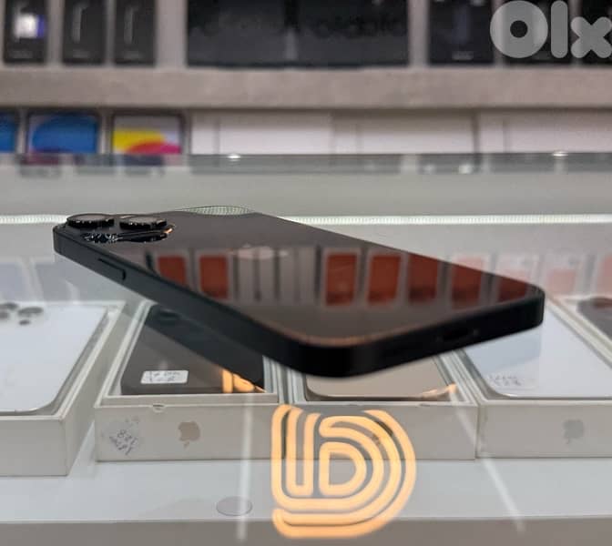 Available IPhone 13 128 GB Mint condition 3