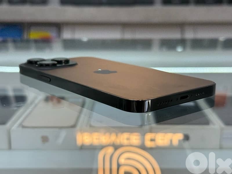 Available IPhone 14 Pro Max 512GB Super clean condition 3