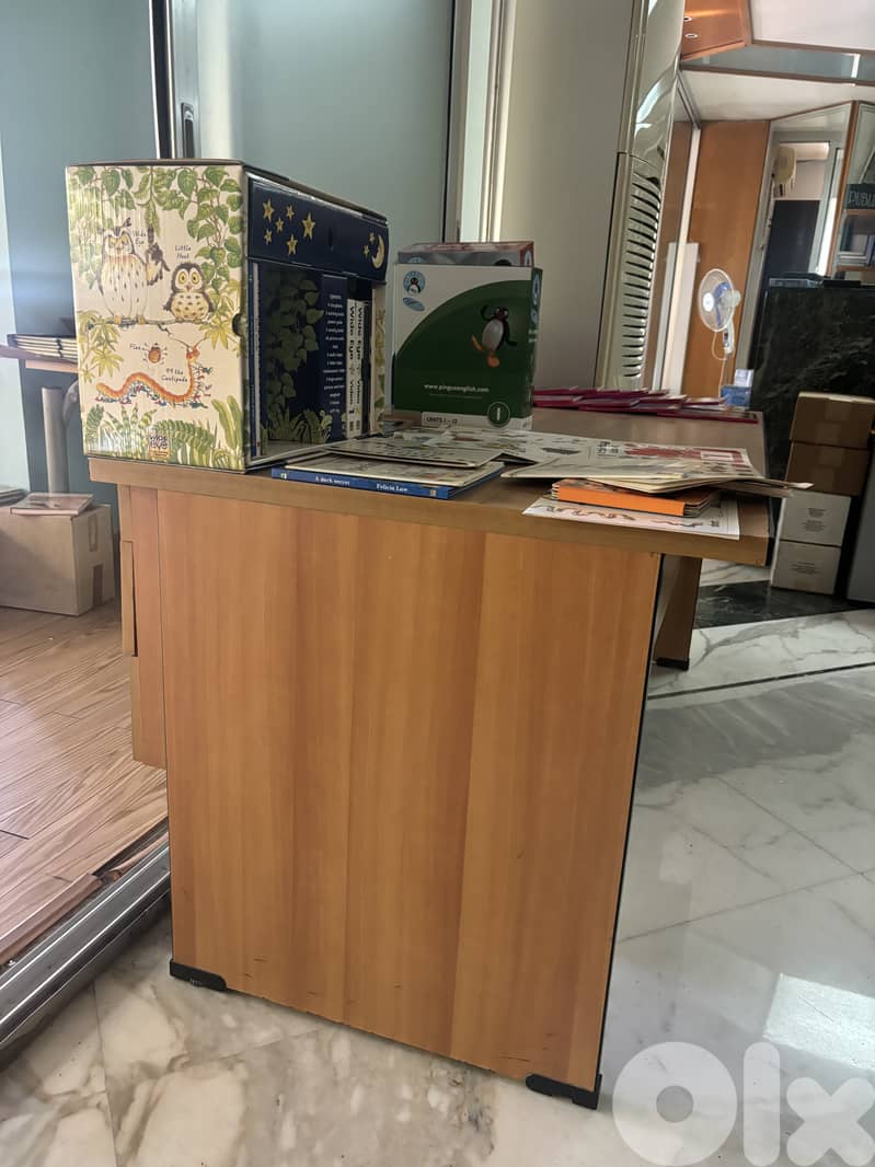 Wood office desk with drawers 1