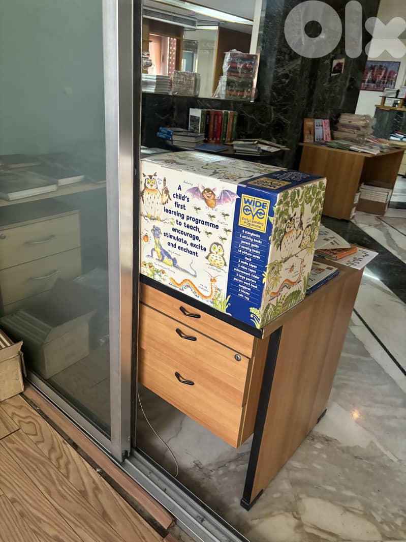 Wood office desk with drawers 2