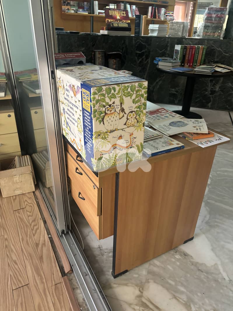 Wood office desk with drawers 3