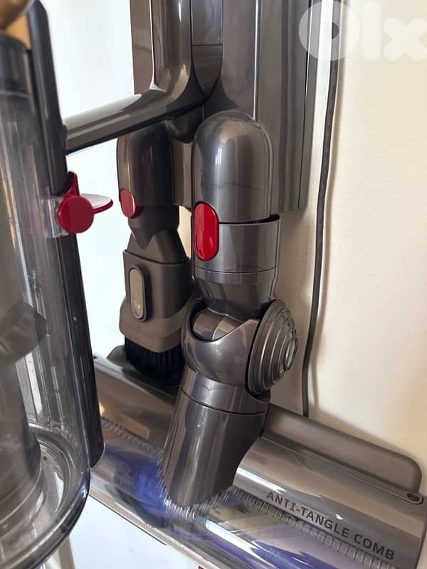 Dyson V15 vaccum 1