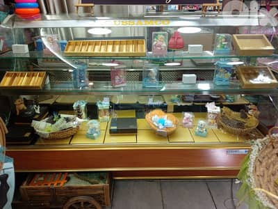 براد عرض شوكولا وحلويات OUSSAMCO – نظيف جدًا