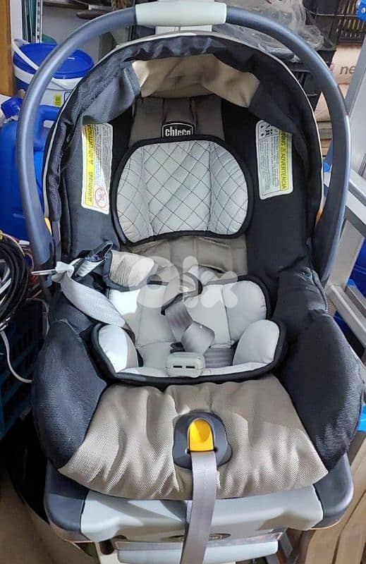 CAR SEAT CHICCO + CAR BASE 1