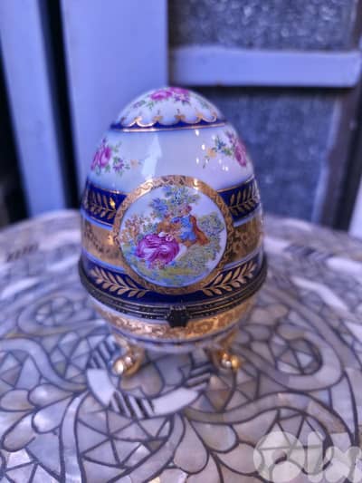 Vintage Porcelain Egg-Shaped Trinket Box – Limoges Style
