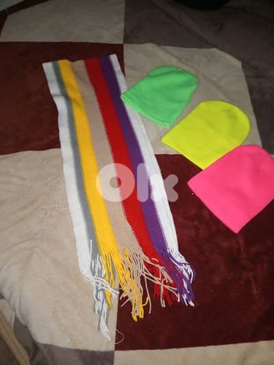 شال و ثلاثة طقاية صوف للجميع5$