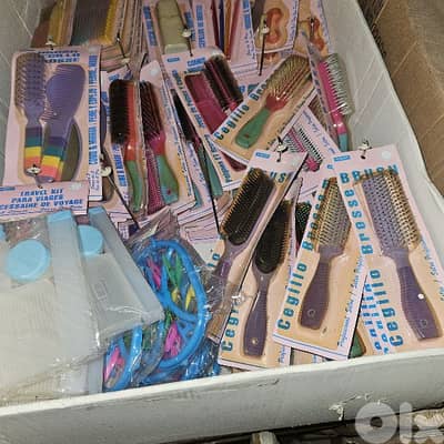 صندوق مشكل من ١٤٤ قطعة