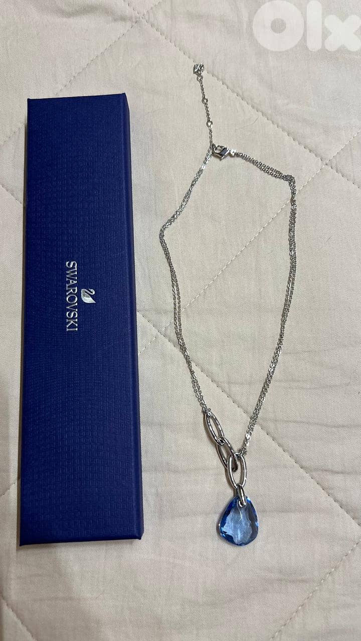 SWAROVSKI blue and silver chain necklace 2