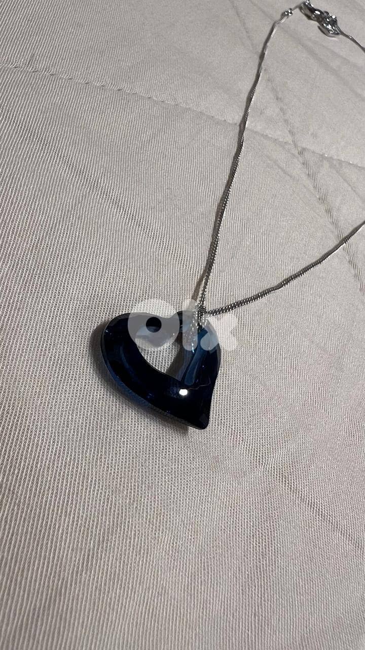 SWAROVSKI navy blue heart necklace 1