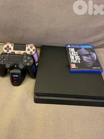 sealed ps4 1tb version 8.52 2original controllers