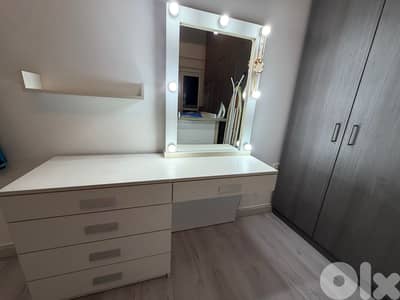 Vanity Makeup  table with lights