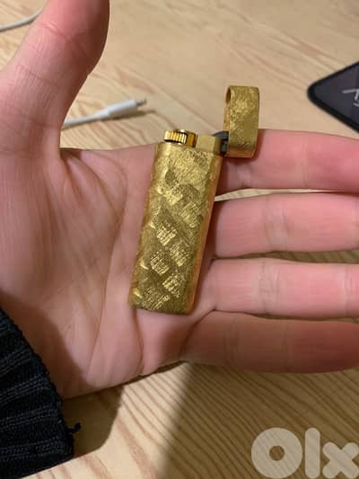 golden lighter seems new