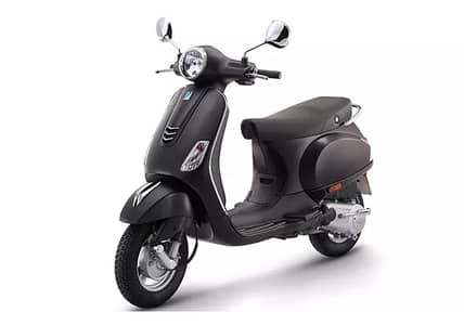 Like New 2025 Vespa VXL 150 | 700km | Warranty | Extras Included