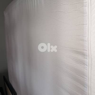 فرشة نضيفة بحالة ممتازة 180*200  mattress excellent condition clean