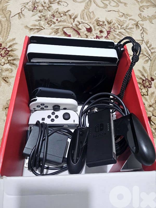 Nintendo switch oled like new 5