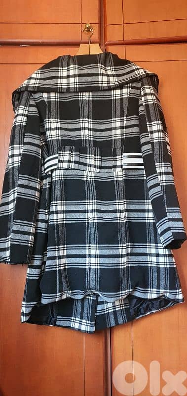 black & white woman jacket 1