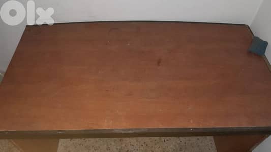 مكتب حالته جيده