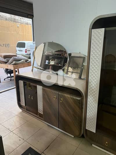 درسوار مع مرايا خشب زان مصري شبه جديد