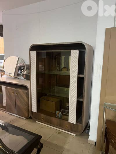 فاترينة كريستال مصرية خشب زان ولاتي كلا شبه جديدة