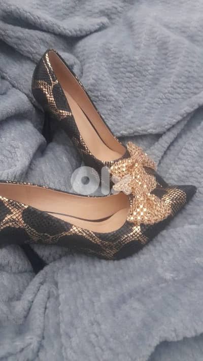 Black and gold high heels (tiger)